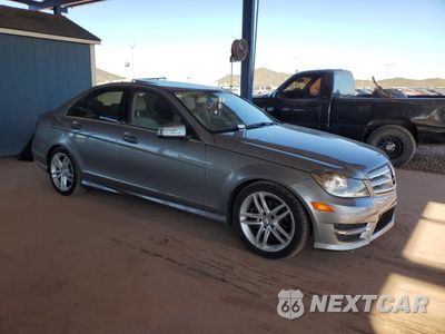Czwarte zdjęcie samochodu z boku: 2013 MERCEDES-BENZ C 250 VIN:WDDGF4HB0DA816030 - miniatura