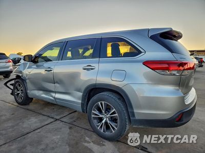 Drugie zdjęcie samochodu z przodu: 2017 TOYOTA HIGHLANDER LE VIN:5TDZARFH8HS030698 - miniatura