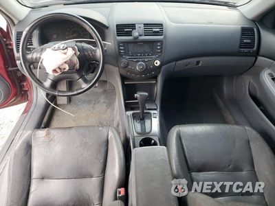 Zdjęcie 8 z 12 samochodu: 2005 HONDA ACCORD EX VIN:1HGCM66505A040704 - miniatura