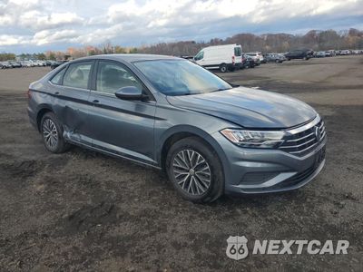 Czwarte zdjęcie samochodu z boku: 2021 VOLKSWAGEN JETTA S VIN:3VWC57BU5MM016508 - miniatura