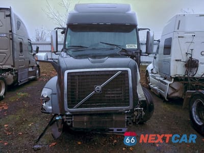 Piąte zdjęcie samochodu w środku: 2016 VOLVO VN VNL VIN:4V4NC9TK6GN958205 - miniatura