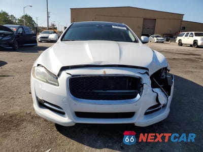Piąte zdjęcie samochodu w środku: 2019 JAGUAR XJ R - SPORT VIN:SAJWA1C72K8W21171 - miniatura