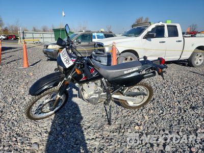 Trzecie zdjęcie samochodu z tyłu: 2022 SUZUKI DR650 SE VIN:JS1SP46D9N7101942 - miniatura