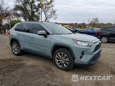 Czwarte zdjęcie samochodu z boku: 2019 TOYOTA RAV4 XLE PREMIUM VIN:JTMA1RFV8KJ007526 - miniatura
