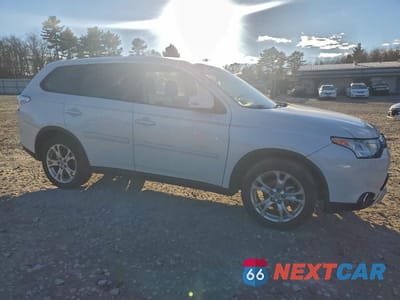 Czwarte zdjęcie samochodu z boku: 2015 MITSUBISHI OUTLANDER SE VIN:JA4AZ3A37FZ009538 - miniatura