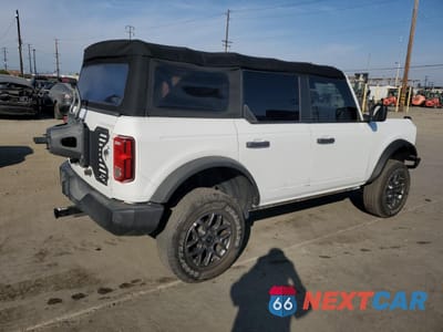 Trzecie zdjęcie samochodu z tyłu: 2022 FORD BRONCO BASE VIN:1FMDE5BH3NLB16572 - miniatura