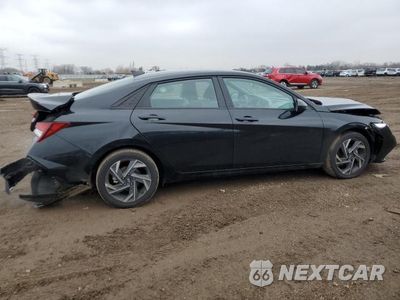 Trzecie zdjęcie samochodu z tyłu: 2025 HYUNDAI ELANTRA SEL SPORT VIN:KMHLM4DG9SU968105 - miniatura