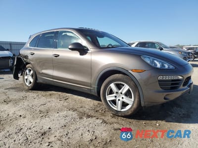 Czwarte zdjęcie samochodu z boku: 2012 PORSCHE CAYENNE VIN:WP1AA2A24CLA10531 - miniatura