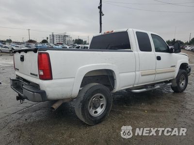 Trzecie zdjęcie samochodu z tyłu: 2004 CHEVROLET SILVERADO K2500 HEAVY DUTY VIN:1GCHK29U24E375136 - miniatura