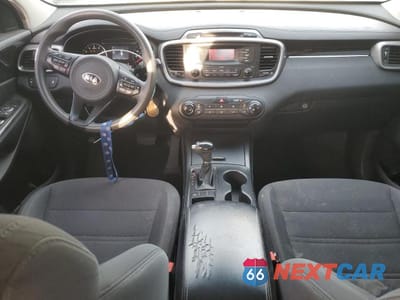 Zdjęcie 8 z 14 samochodu: 2016 KIA SORENTO L VIN:5XYPG4A34GG015034 - miniatura