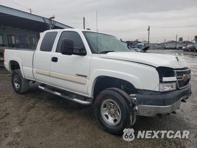 Czwarte zdjęcie samochodu z boku: 2004 CHEVROLET SILVERADO K2500 HEAVY DUTY VIN:1GCHK29U24E375136 - miniatura