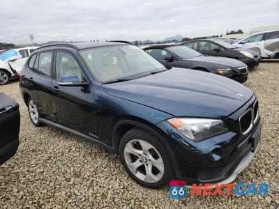 Czwarte zdjęcie samochodu z boku: 2015 BMW X1 SDRIVE28I VIN:WBAVM1C53FV317710 - miniatura