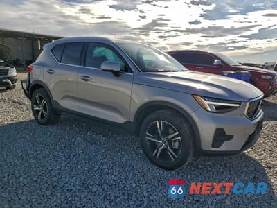 Czwarte zdjęcie samochodu z boku: 2025 VOLVO XC40 CORE VIN:YV4L12UJXS2473823 - miniatura