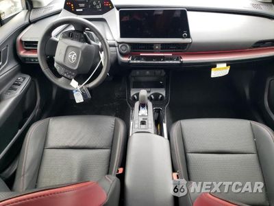 Zdjęcie 8 z 11 samochodu: 2024 TOYOTA PRIUS PRIME SE VIN:JTDACACU9R3026009 - miniatura