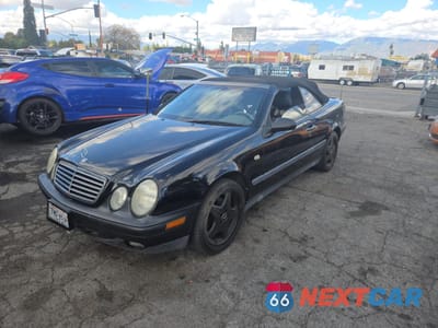 Drugie zdjęcie samochodu z przodu: 1999 MERCEDES-BENZ CLK 320 VIN:WDBLK65G9XT009271 - miniatura