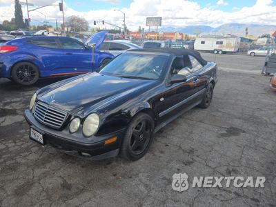 Drugie zdjęcie samochodu z przodu: 1999 MERCEDES-BENZ CLK 320 VIN:WDBLK65G9XT009271 - miniatura