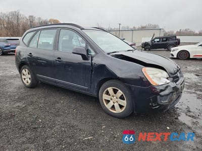 Czwarte zdjęcie samochodu z boku: 2008 KIA RONDO BASE VIN:KNAFG525687171475 - miniatura