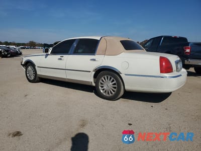 Drugie zdjęcie samochodu z przodu: 2004 LINCOLN TOWN CAR ULTIMATE VIN:1LNHM83W84Y640336 - miniatura
