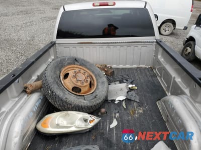 Zdjęcie 10 z 14 samochodu: 2005 CHEVROLET SILVERADO K3500 VIN:1GCJK33245F957748 - miniatura