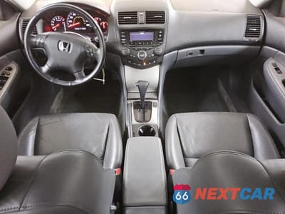 Zdjęcie 8 z 12 samochodu: 2004 HONDA ACCORD EX VIN:1HGCM665X4A068573 - miniatura