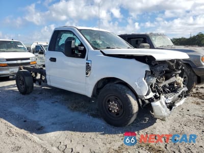 Czwarte zdjęcie samochodu z boku: 2021 FORD F250 SUPER DUTY TRUCK CAB AND CHASSIS VIN:1FDBF2A61MED90214 - miniatura