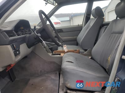 Zdjęcie 7 z 12 samochodu: 1987 MERCEDES-BENZ 300 E VIN:WDBEA30DGHA521950 - miniatura