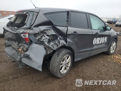 Trzecie zdjęcie samochodu z tyłu: 2018 FORD ESCAPE S VIN:1FMCU0F70JUB98641 - miniatura