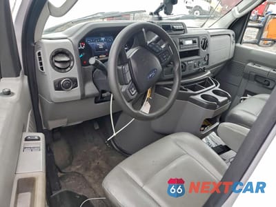 Zdjęcie 8 z 13 samochodu: 2024 FORD ECONOLINE BOX TRUCK VIN:1FDWE3FN0RDD28472 - miniatura