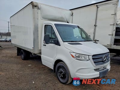 Czwarte zdjęcie samochodu z boku: 2023 MERCEDES BENZ SPRINTER 4500 2.0L 4C TDSL EXT CHASSIS CAB VIN:W1X9N33Y4PN264363 - miniatura