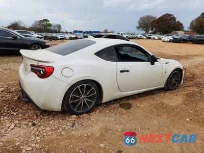 Trzecie zdjęcie samochodu z tyłu: 2017 TOYOTA 86 BASE VIN:JF1ZNAA12H8711417 - miniatura
