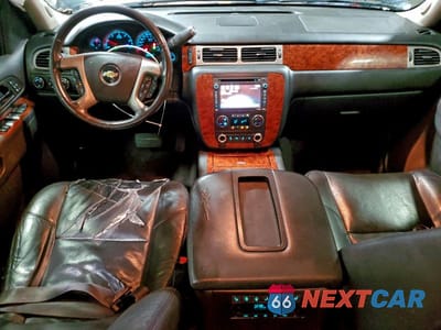 Zdjęcie 8 z 13 samochodu: 2013 CHEVROLET SUBURBAN K1500 LTZ VIN:1GNSKKE75DR313428 - miniatura