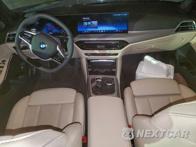 Zdjęcie 8 z 12 samochodu: 2025 BMW 330I VIN:3MW69CW05S8F70607 - miniatura