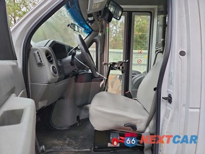 Zdjęcie 7 z 14 samochodu: 2019 FORD E350 SHUTTLE BUS VIN:1FDEE3FS3KDC19043 - miniatura
