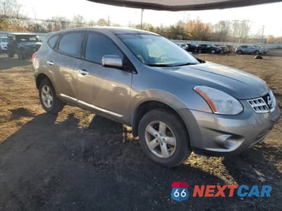 Czwarte zdjęcie samochodu z boku: 2013 NISSAN ROGUE S VIN:JN8AS5MV7DW642076 - miniatura