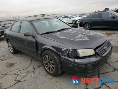 Czwarte zdjęcie samochodu z boku: 2000 TOYOTA CAMRY CE VIN:4T1BG22K8YU969155 - miniatura