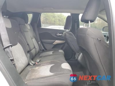 Zdjęcie 11 z 13 samochodu: 2018 JEEP CHEROKEE LATITUDE VIN:1C4PJMCB9JD574767 - miniatura