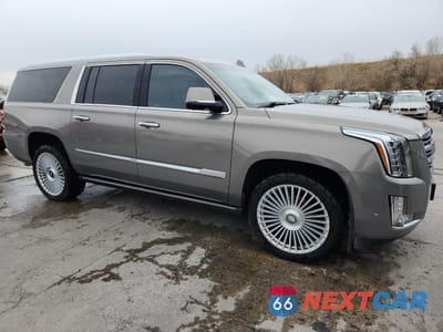 Czwarte zdjęcie samochodu z boku: 2018 CADILLAC ESCALADE ESV PLATINUM VIN:1GYS4KKJ1JR267847 - miniatura