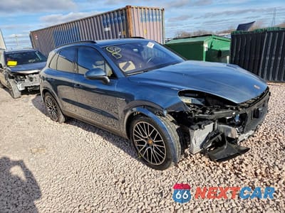Czwarte zdjęcie samochodu z boku: 2020 PORSCHE CAYENNE E-HYBRID VIN:WP1AE2AY5LDA22075 - miniatura