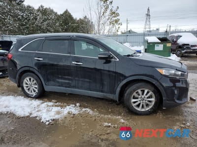 Czwarte zdjęcie samochodu z boku: 2019 KIA SORENTO LX VIN:5XYPGDA51KG504033 - miniatura