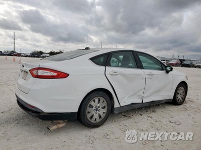 Trzecie zdjęcie samochodu z tyłu: 2014 FORD FUSION S VIN:1FA6P0G75E5395561 - miniatura
