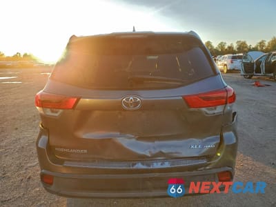 Zdjęcie 6 z 15 samochodu: 2018 TOYOTA HIGHLANDER SE VIN:5TDJZRFH5JS497928 - miniatura