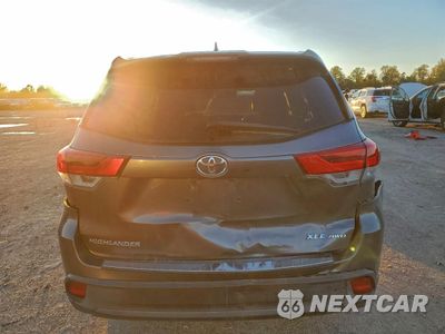 Zdjęcie 6 z 15 samochodu: 2018 TOYOTA HIGHLANDER SE VIN:5TDJZRFH5JS497928 - miniatura