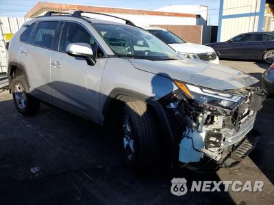 Czwarte zdjęcie samochodu z boku: 2025 TOYOTA RAV4 XLE VIN:2T3W1RFVXSW412696 - miniatura