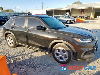 Czwarte zdjęcie samochodu z boku: 2025 HONDA HR-V LX VIN:3CZRZ1H32SM756716 - miniatura