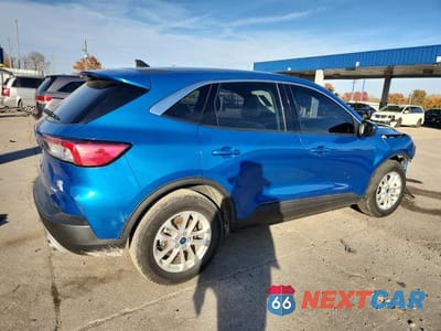 Trzecie zdjęcie samochodu z tyłu: 2020 FORD ESCAPE SE VIN:1FMCU0G61LUC18775 - miniatura