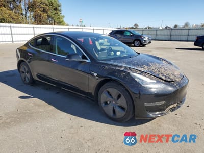 Czwarte zdjęcie samochodu z boku: 2019 TESLA MODEL 3 VIN:5YJ3E1EA1KF394635 - miniatura