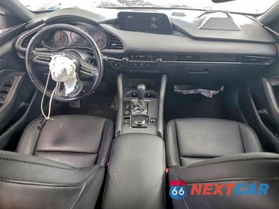 Zdjęcie 8 z 11 samochodu: 2021 MAZDA 3 SELECT VIN:JM1BPAKL2M1302035 - miniatura