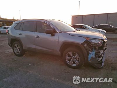 Czwarte zdjęcie samochodu z boku: 2022 TOYOTA RAV4 LE VIN:JTMLWRFV6ND140699 - miniatura