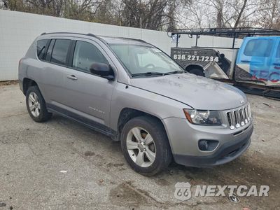 Czwarte zdjęcie samochodu z boku: 2017 JEEP COMPASS SPORT VIN:1C4NJDBB2HD106852 - miniatura