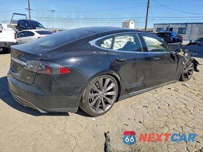 Trzecie zdjęcie samochodu z tyłu: 2015 TESLA MODEL S 90D VIN:5YJSA1V29FF098381 - miniatura